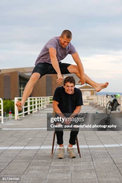 brothers at play - leap of faith modo di dire inglese foto e immagini stock