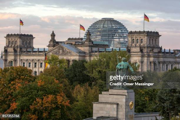 View of the Bundestag and its glass dome, with the monument to the soviet soldier in the foreground on German Unity Day on October 3, 2017 in Berlin,...