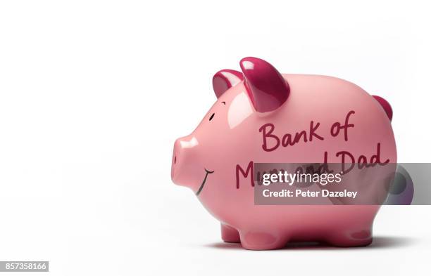 bank of mum and dad piggy bank - saving for a rainy day englische redewendung stock-fotos und bilder