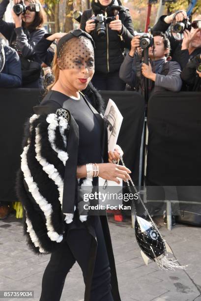 Marjorie Bridges-Woods poses during the Chanel show as part of the Paris Fashion Week Womenswear Spring/Summer 2018 on October 3, 2017 in Paris,...