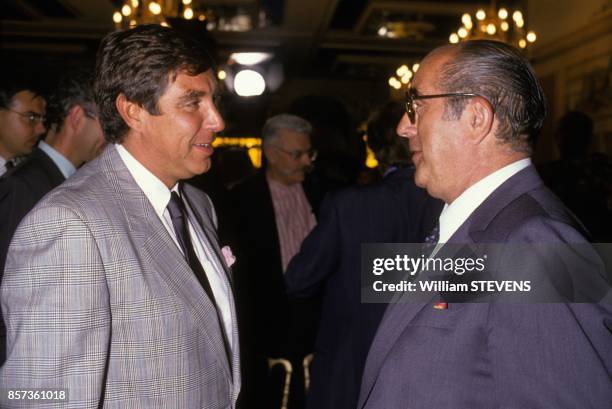 Francis Bouygues et Jean-Pierre Foucault a la conference de presse de TF1 le 30 aout 1988 a Paris, France.