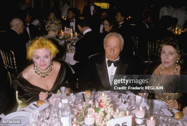 Gloria von Thurn und Taxis and Guy de Rothschild at Leonard Bernstein's 70th birthday party on October 14, 1988 in Paris, France.