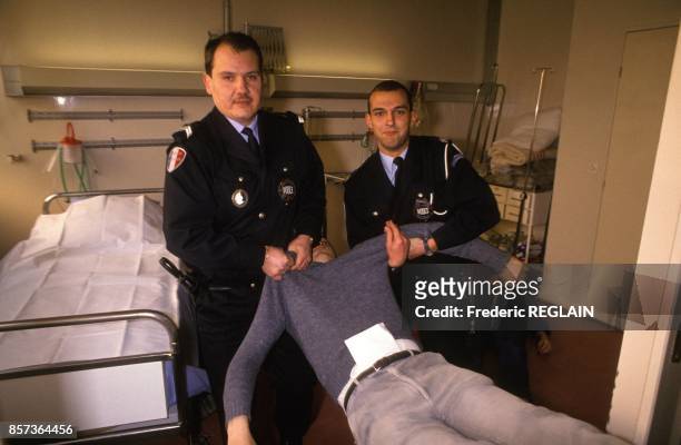 Operation anti-IVG a l'hopital Antoine Beclere le 12 avril 1991 a Clamart, France.