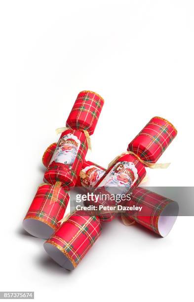 generic christmas crackers on white background - smällkaramell bildbanksfoton och bilder