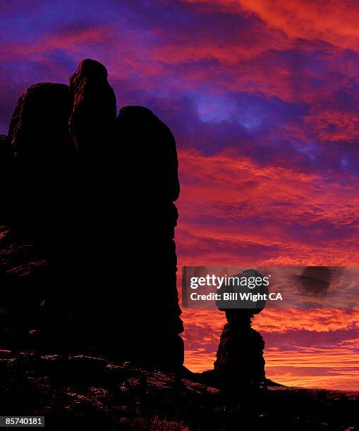 balanced rock at sunset - balanced rock arches national park stock pictures, royalty-free photos & images