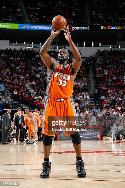 Shaquille O'Neal of the Phoenix Suns shoots a free throw during the game against the Houston Rockets on March 6, 2009 at the Toyota Center in...