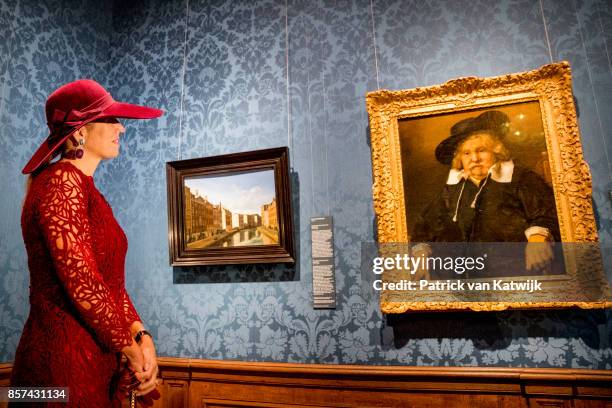 Queen Maxima of The Netherlands opens the traveling exhibition Ten Top Pieces On Tour in the Mauritshuis museum on October 4, 2017 in The Hague,...