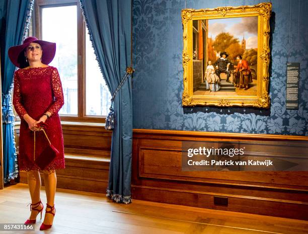 Queen Maxima of The Netherlands opens the traveling exhibition Ten Top Pieces On Tour in the Mauritshuis museum on October 4, 2017 in The Hague,...