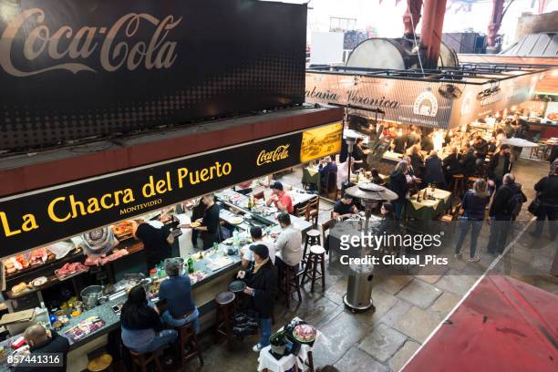 montevideo - uruguay (mercado del puerto) - famous food programa de televisión fotografías e imágenes de stock