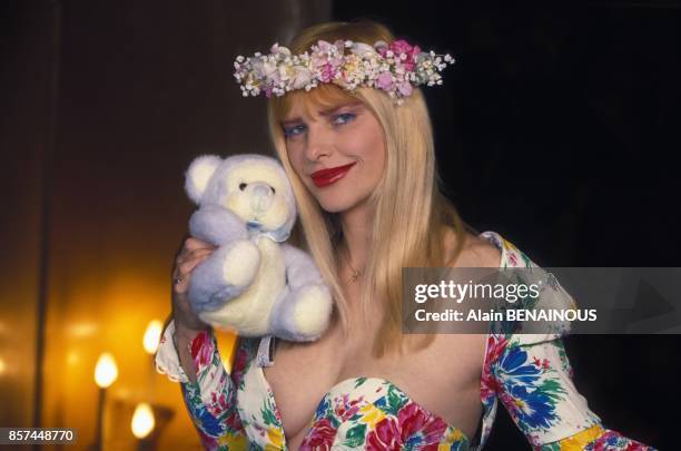 La Cicciolina en visite dans la capitale avec son ours en peluche le 17 fevrier 1993 a Paris, France.