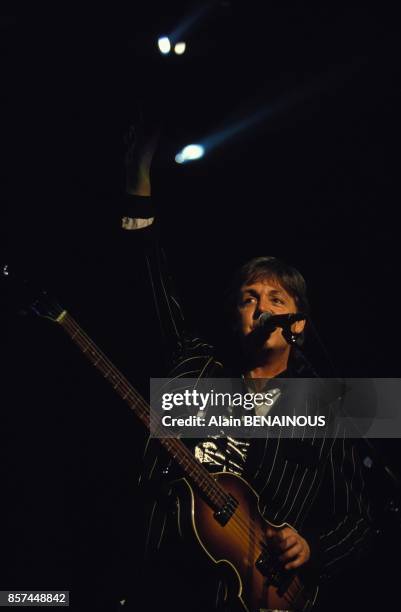Premier concert de The New World Tour, la nouvelle tournee mondiale de Paul McCartney le 18 fevrier 1993 a Milan, Italie.