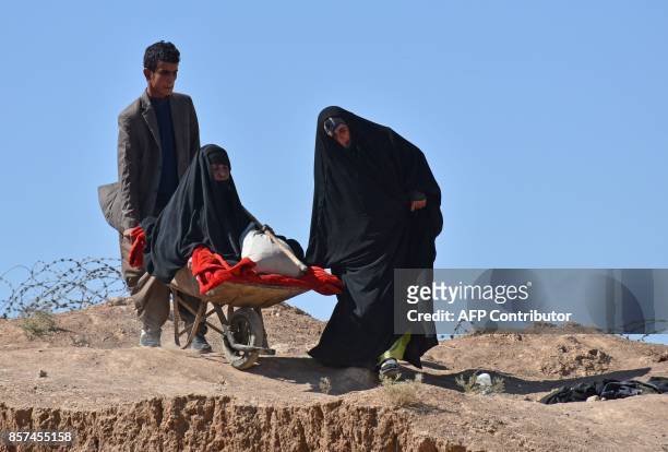 Displaced Iraqis who fled from the ongoing battles to oust the Islamic State group from Hawija, arrive in the area of Zarga some 35 kilometres...
