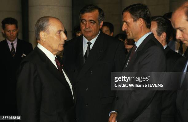 Le president Francois Mitterrand, le president de l'Assemblee Nationale Philippe Seguin, le minsitre de la Defense Francois Leotard et le ministre de...