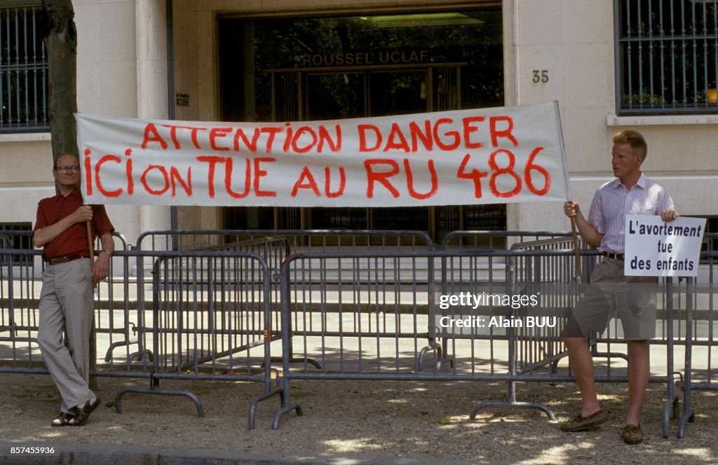 Manifestation Contre La Pilule Abortive RU 486