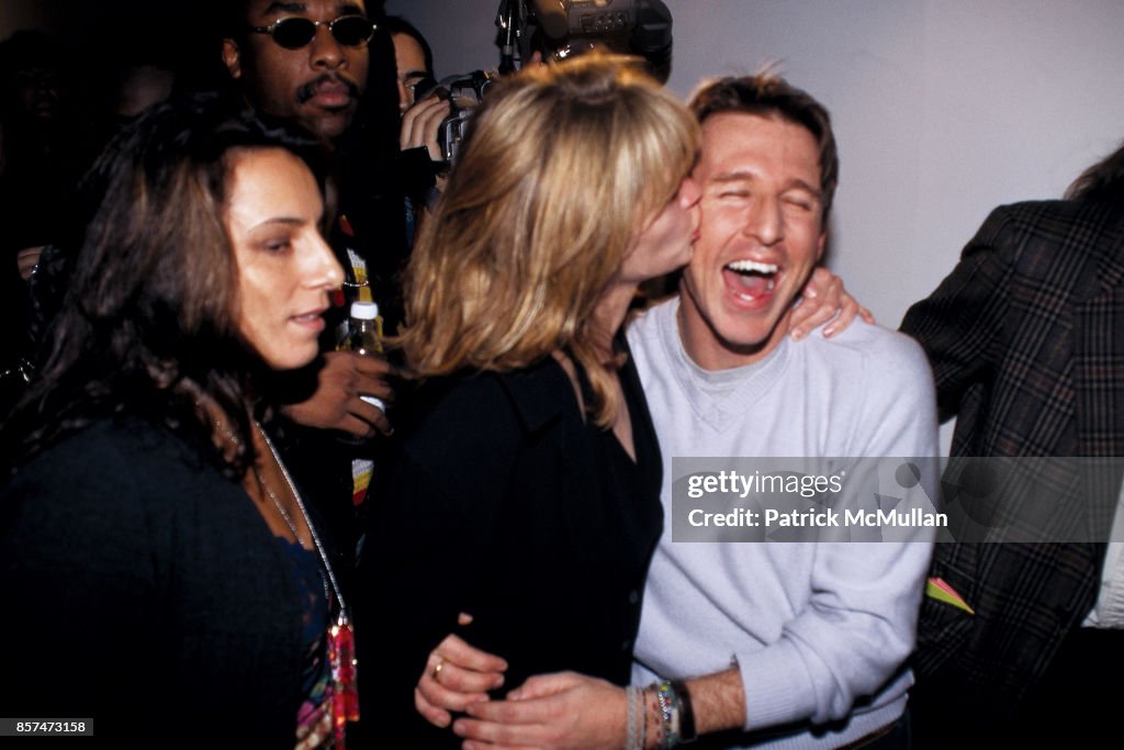 Julia Roberts, Todd Oldham Todd Oldham fashion show Bryant Park, NYC November 4, 1994