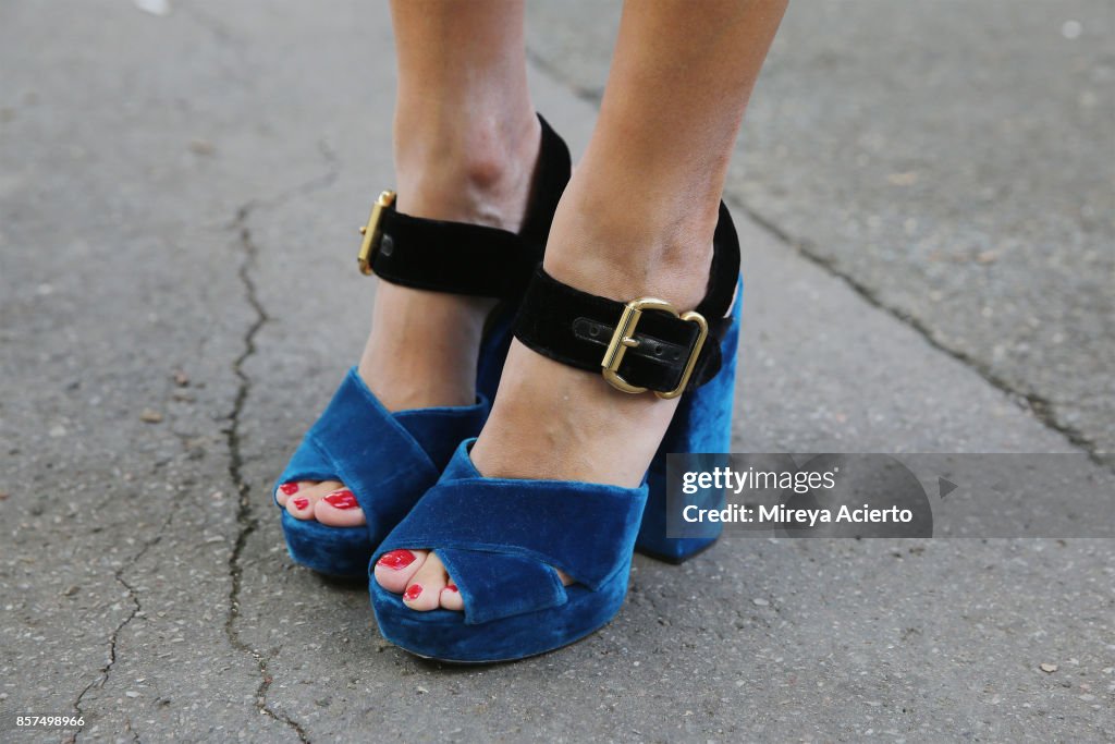 Street Style : Paris Fashion Week Womenswear Spring/Summer 2018 : Day Eight