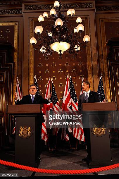 Britain's Prime Minister Gordon Brown and US President Barack Obama attend a press conference at the Foreign and Commonwealth Office on April 1, 2009...