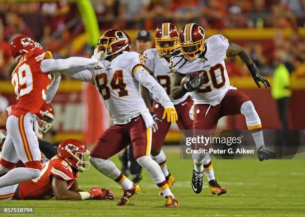 Running back Rob Kelley of the Washington Redskins rushes to the outside, around the block of tight end Niles Paul against the Kansas City Chiefs...