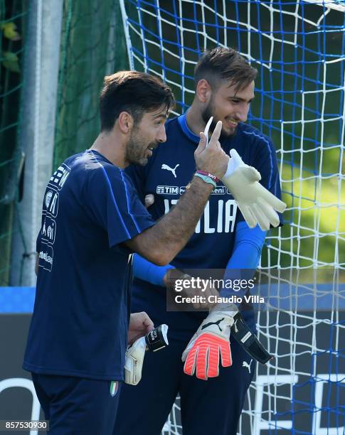 Gianluigi Buffon and Gianluigi Donnarumma of Italy chat during a training session at Italy club's training ground at Coverciano on October 4, 2017 in...