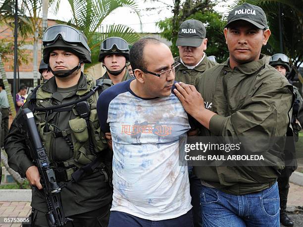 Colombian Police take into custody April 1, 2009 in Medellin, Colombia, Fabio Edisson Gomez, aka "el Riñon", head hitman of the so called "Envigado...