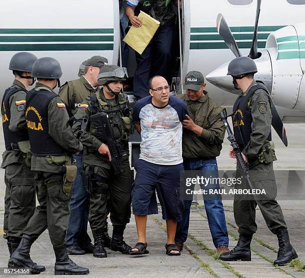 Colombian Police take into custody April 1, 2009 in Medellin, Colombia, Fabio Edisson Gomez, aka "el Riñon", head hitman of the so called "Envigado...