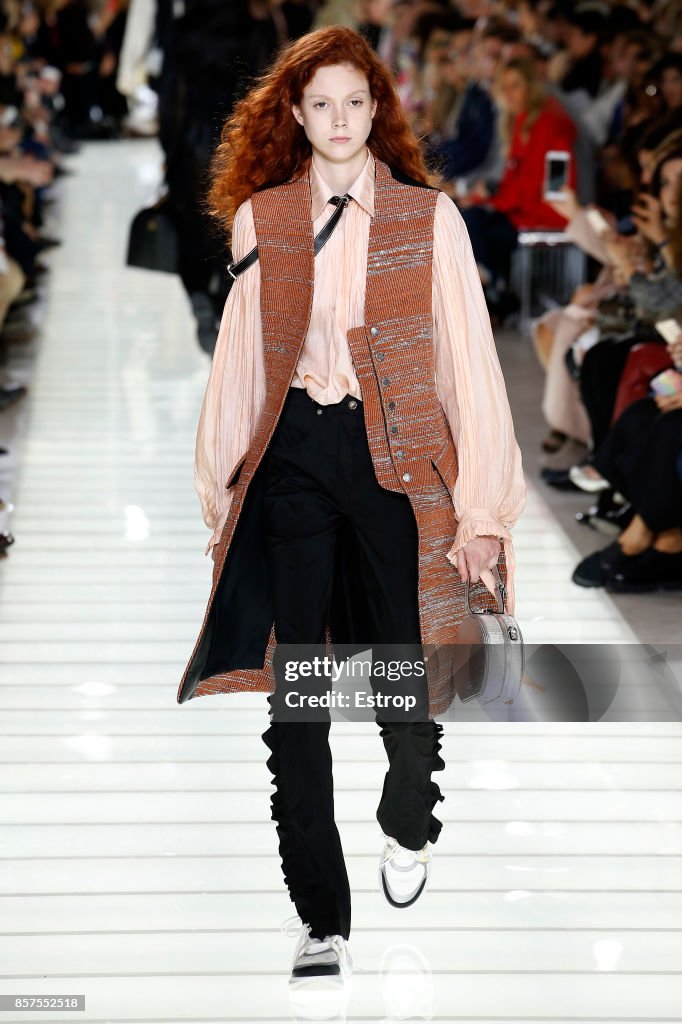 Louis Vuitton : Runway - Paris Fashion Week Womenswear Spring/Summer 2018