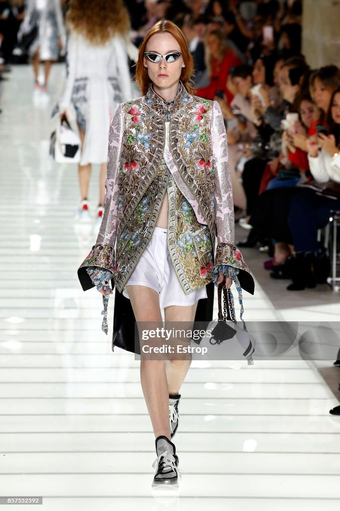 Louis Vuitton : Runway - Paris Fashion Week Womenswear Spring/Summer 2018