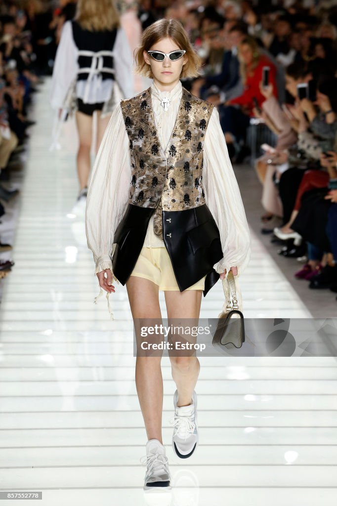 Louis Vuitton : Runway - Paris Fashion Week Womenswear Spring/Summer 2018