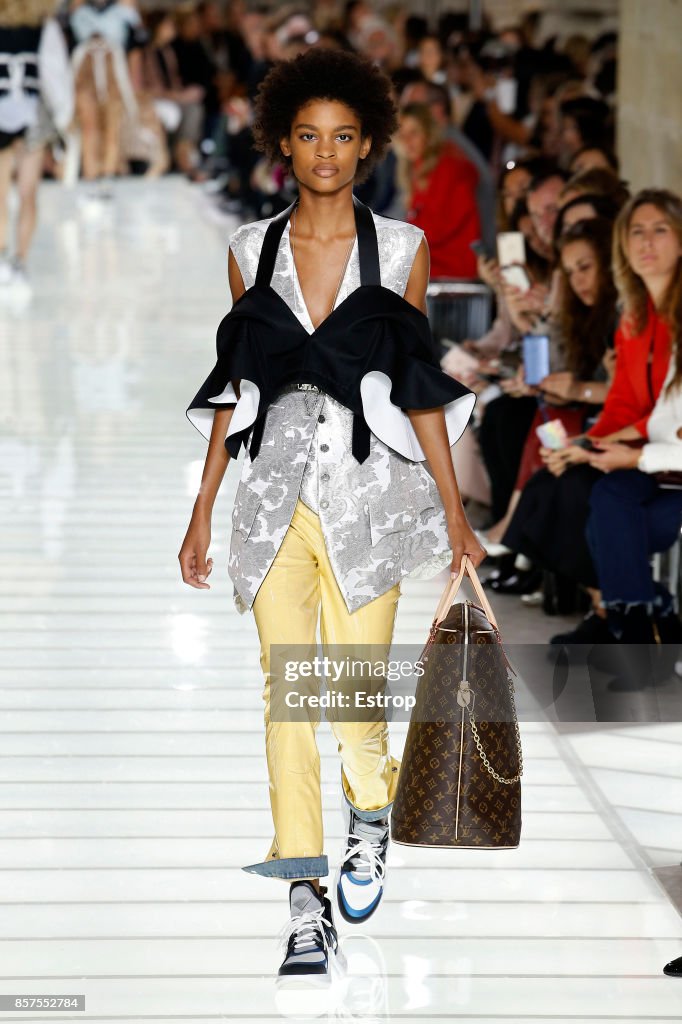 Louis Vuitton : Runway - Paris Fashion Week Womenswear Spring/Summer 2018