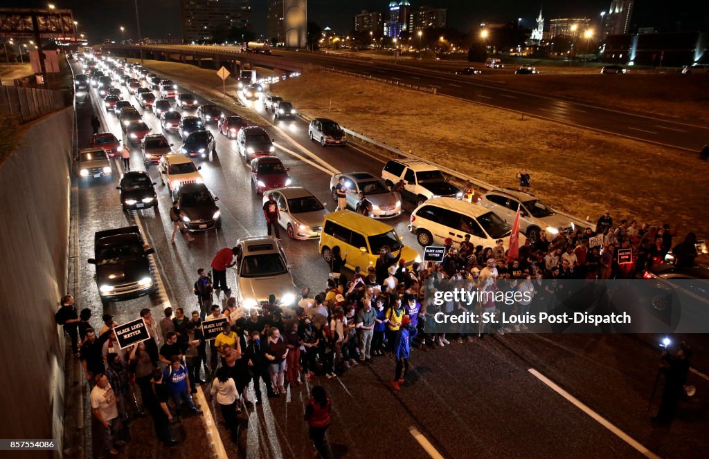 Mass arrests made after protesters briefly close Highway 40 in St. Louis