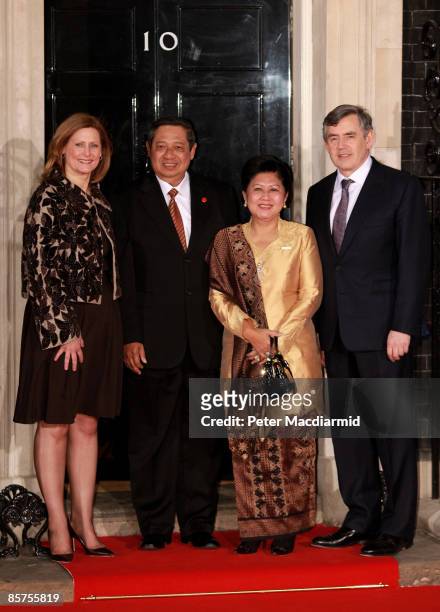 Sarah Brown wife of Gordon Brown, Indonesian President Susilo Bambang Yudhoyono, his wife Kristiani Herawati and British Prime Minister Gordon Brown...
