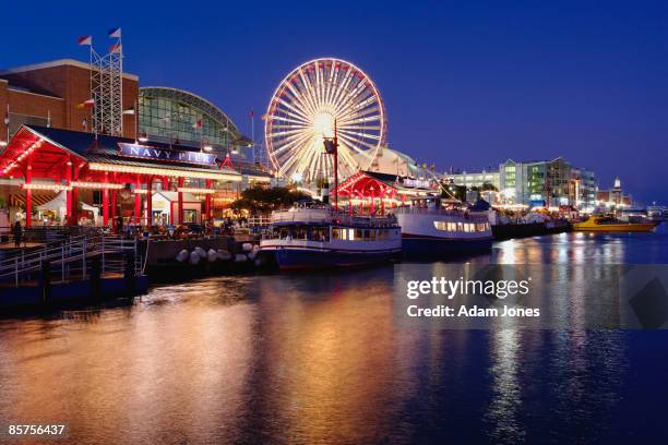 navy pier at dusk - navy pier stock-fotos und bilder