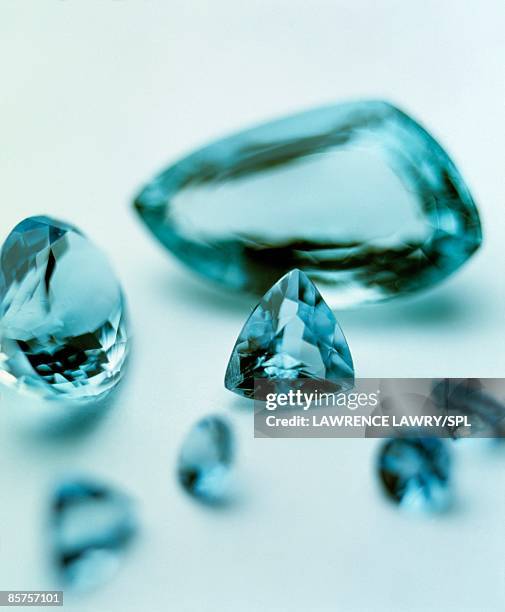 aquamarine gems - aquamarin edelstein stock-fotos und bilder