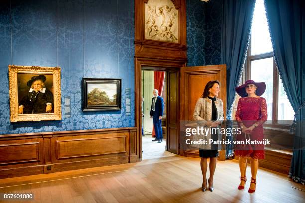 Queen Maxima of The Netherlands opens with director Emilie Gordenker the travelling exhibition 'Ten Top Pieces On Tour' in the Mauritshuis museum on...