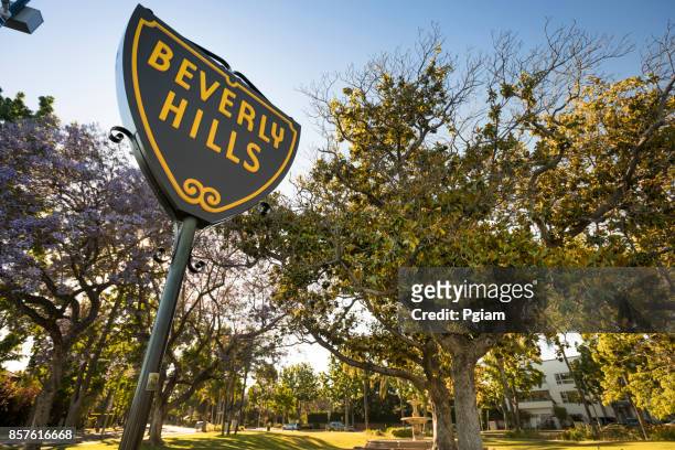 在美國加州貝芙麗山盾街標誌 - 比華利山莊 個照片及圖片檔