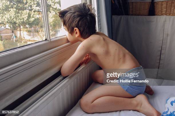 Descarga gusto invernadero 130 fotos e imágenes de Fotos De Niños Con Calzoncillos - Getty Images