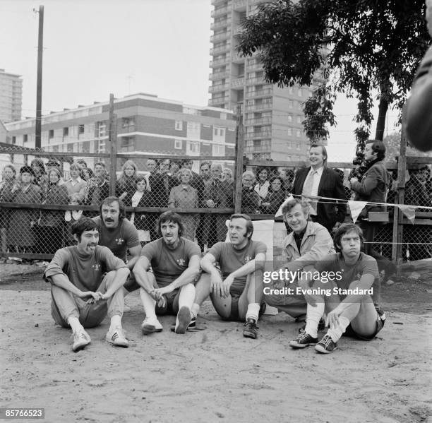 Athlete David Bedford, footballers Jimmy Greaves and Jimmy Hill, TV journalist David Frost, film director Bryan Forbes and actor Tom Courtenay, 4th...