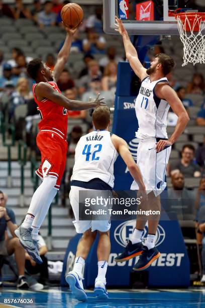 Jaylen Johnson of the Chicago Bulls drives to the basket against Maximilian Kleber of the Dallas Mavericks and Jeff Withey of the Dallas Mavericks in...
