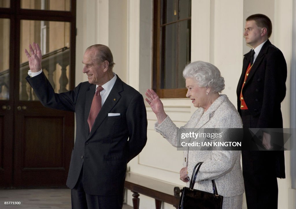 Britain's Queen Elizabeth II (2nd R) and