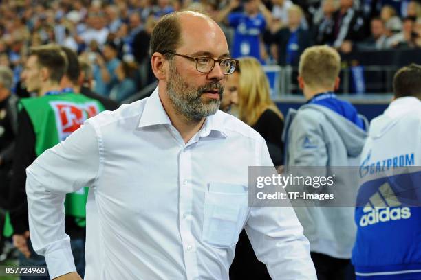 Peter Peters of Schalke looks on during the Bundesliga match between FC Schalke 04 and Bayer 04 Leverkusen at Veltins-Arena on September 29, 2017 in...