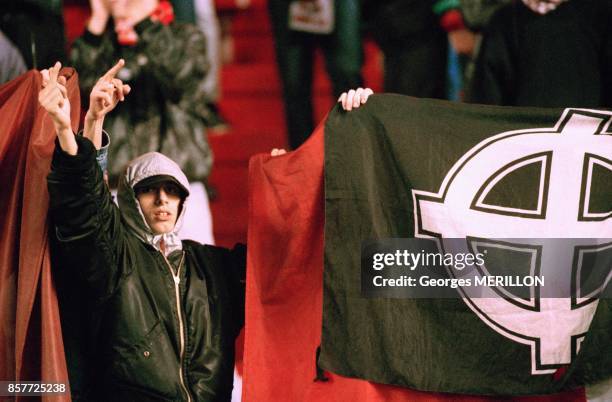 Les hooligans du Parc des Princes places sous haute surveillance le 13 octobre 1993 a Paris, France.