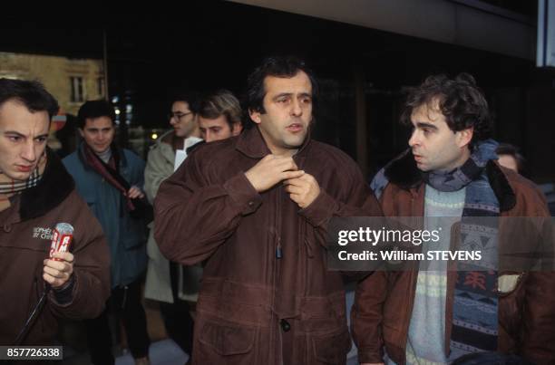 Michel Platini, co-president avec Fernand Sastre du comite d'organisation du Mondial 98, a l'issue de sa rencontre avec la ministre des Sports...