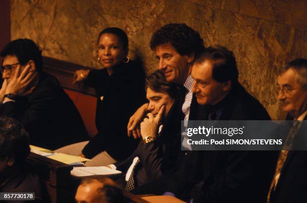 Bernard Tapie sur les bancs de l'Assemblee Nationale au moment de la levee de son immunite parlementaire entoure de Christiane Taubira et Jack Lang...