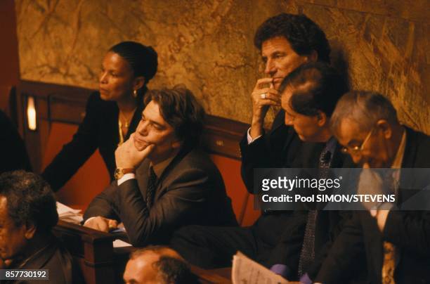 Bernard Tapie sur les bancs de l'Assemblee Nationale au moment de la levee de son immunite parlementaire entoure de Christiane Taubira et Jack Lang...