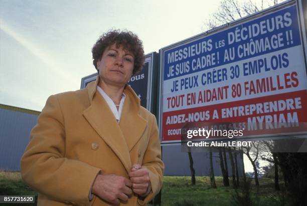 Campagne d'affichage de Myriam Fleury, cadre au chomage, pour trouver un emploi le 17 fevrier 1994 en France.