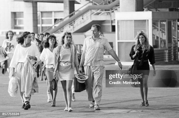 Mandy Smith at Gatwick Airport with her family including mother Patsy Smith, sister Nicola Smith and boyfriend Keith Daley, 14th August 1986.