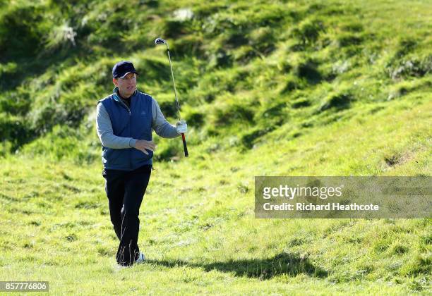 Greg Kinnear, Actor plays on the 5th during day one of the 2017 Alfred Dunhill Championship at The Old Course on October 5, 2017 in St Andrews,...
