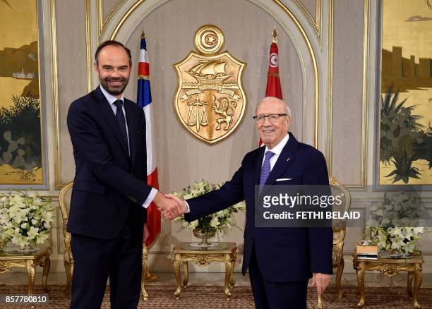 Tunisian President Beji Caid Essebsi greets French Prime Minister Édouard Philippe on October 5, 2017 in Tunis. Philippe in on one day official visit...