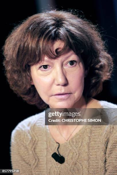 French writer Anne Wiazemsky poses 11 January 2007 in Paris before attending the literary TF1 channel program "Vol de Nuit".