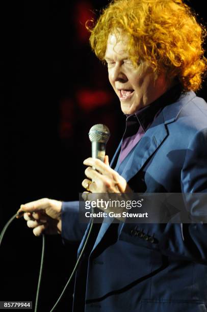 Mick Hucknall of Simply Red performs at the O2 Arena on April 2, 2009 in London, England.
